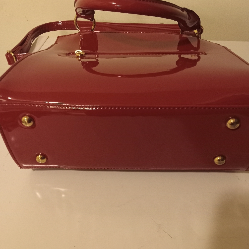 Red patin leather crossbows bag. Still in good condition. - Picture 4 of 5